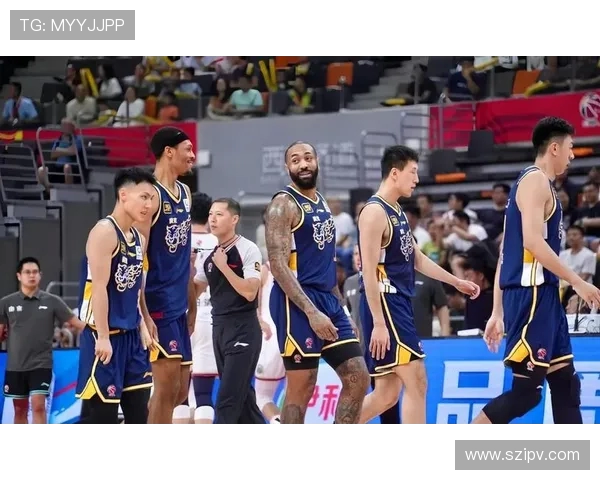 南京同曦勇战广东宏远迎来关键对决双方全力以赴争夺季后赛名额 南京同曦勇战广东宏远迎来关键对决双方全力以赴争夺季后赛名额